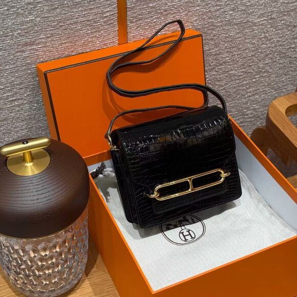 Classic Hermes Bag: A Stylish and Versatile Choice for Elegance - Picture 1 of 8